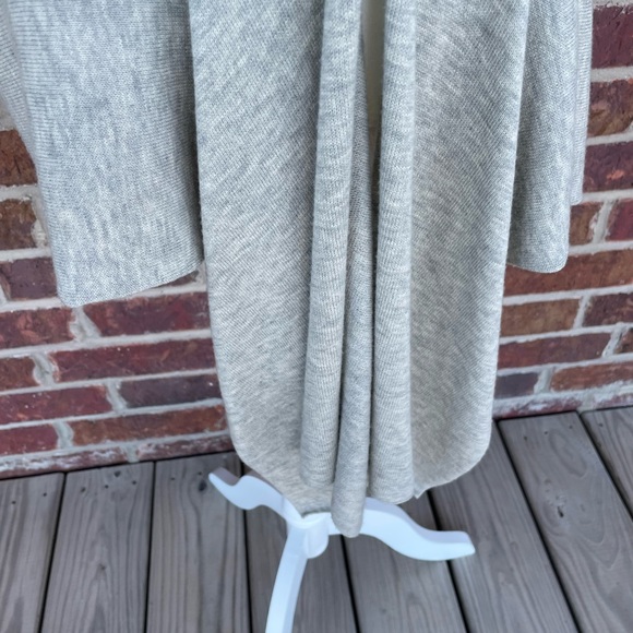 Ladies Banana Republic Gray Semi Sheer Longer Front Short Sleeve Cardigan Small - Picture 3 of 11